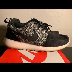 Roshe run size 8.5 (one winter)